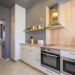 Artistic & Spacious 2bd By Flat Mаnager *