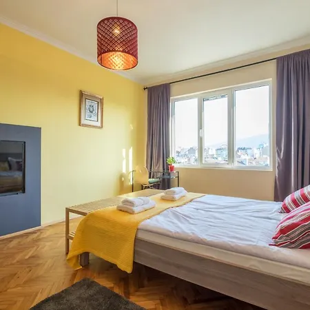 Artistic & Spacious 2bd By Flat Mаnager