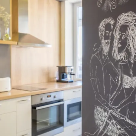 Artistic & Spacious 2bd By Flat Mаnager