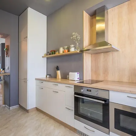 Artistic & Spacious 2bd By Flat Mаnager *