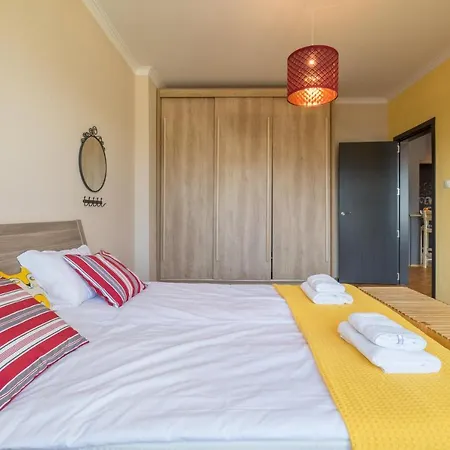 Artistic & Spacious 2bd By Flat Mаnager *