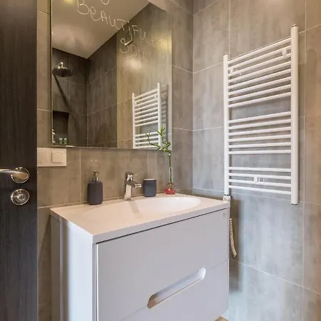 Artistic & Spacious 2bd By Flat Mаnager דירה