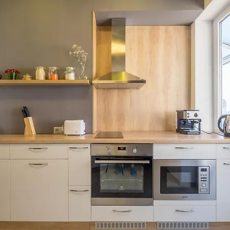 Artistic & Spacious 2bd By Flat Mаnager דירה סופיה